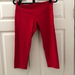 Red Lululemon wonder under crop